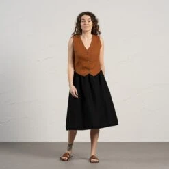 Elegant Linen Waistcoat Ava -Menique Ava Almond Brown Sophia Black 1