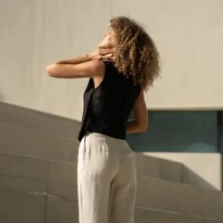 Classic Linen Waistcoat Ava -Menique Linen Vest Ava Black 4 d5e560b4 7acb 4eb3 a910 97127676b608