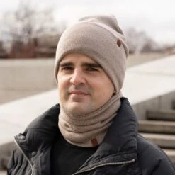 Men's Knit Beanie Merino -Menique Men s knit beanie creamy beige 1