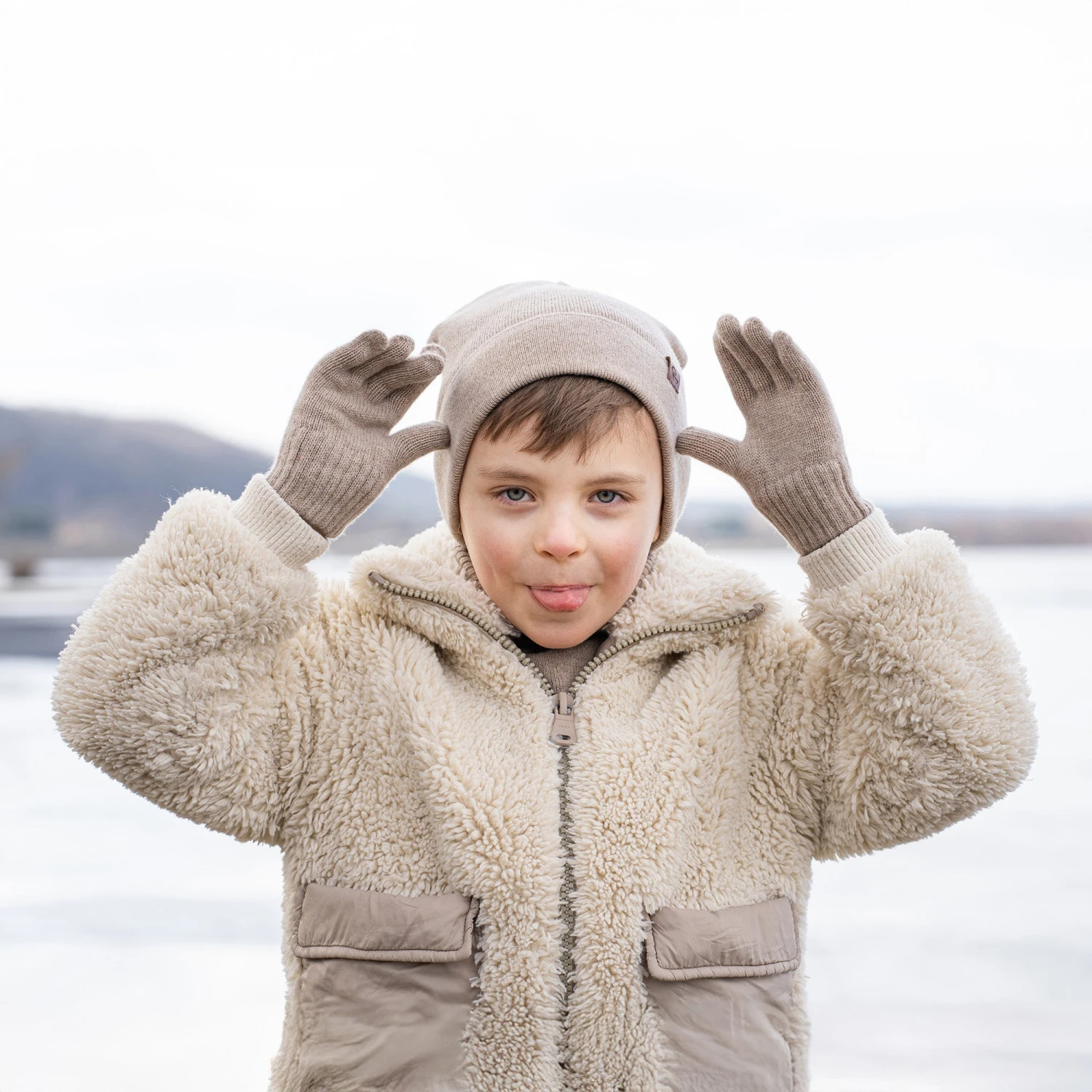 Kids' Knit Beanie & Gloves 2-Piece 2 Kids' Knit Beanie & Gloves 2-Piece - Image 2