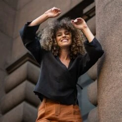 Relaxed Wrap Top Thea -Menique Thea Black Lotus Almond Brown 11